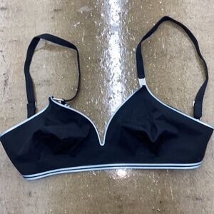 WOLFORD BLACK AND SILVER STRETCHY METAL CLASP BRA SZ WMNS 32 A